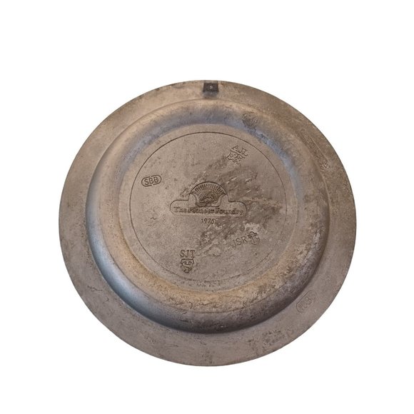 The Pioneer Foundry Pewter Plate CW Russel Inlay 10.5" Diam Vintage Old West - Picture 4 of 5
